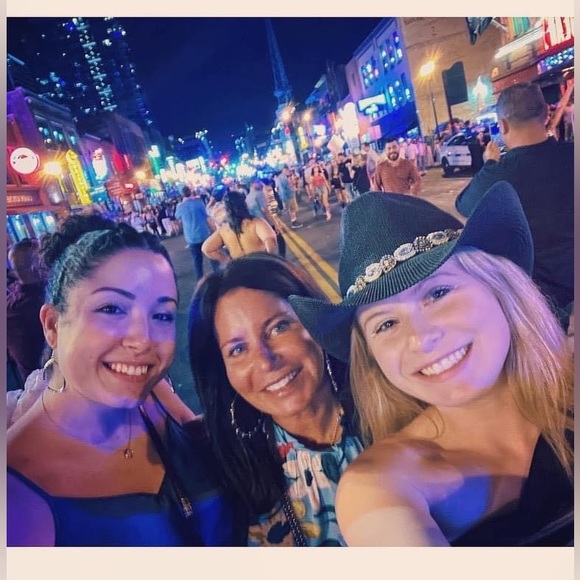 Meet your Posher, Linda - Picture 10 of 16